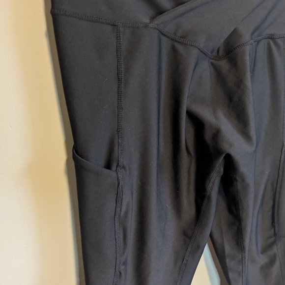 Obsession Black Leggings with Criss Cross Top and Pockets, size L - Picture 3 of 6